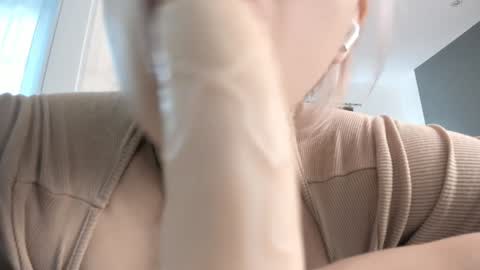 Amelle online show from January 14, 2:19 am