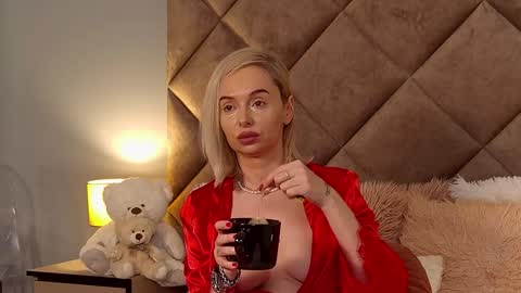 jaquelinemerlot online show from December 18, 7:04 am