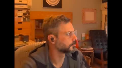 Snapshot of jareth_returns chatting on January 17, 10:45 pm jareth_returns online show from January 17, 10:45 pm