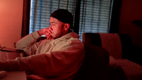 Snapshot of jarodtee chatting on December 4, 7:01 pm jarodtee online show from December 4, 7:01 pm