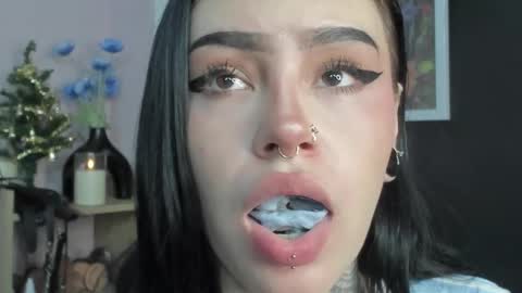 Snapshot of jas_miin chatting on December 4, 2:21 am Maria online show from December 4, 2:21 am