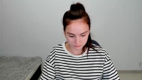 Snapshot of jasmi_girl chatting on December 10, 11:54 am jasmi_girl online show from December 10, 11:54 am