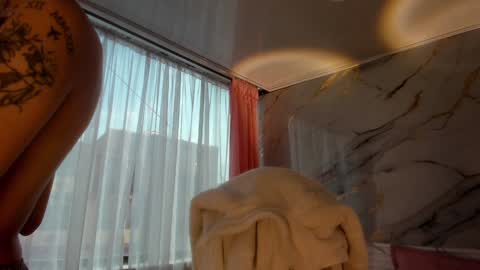 Snapshot of jasmine_hyper_1 chatting on December 24, 1:50 pm Jas online show from December 24, 1:50 pm