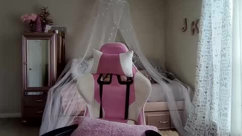 JasmineKay online show from March 31, 4:29 pm