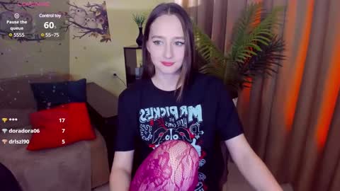 Jasmine online show from December 4, 2:04 pm