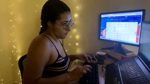 Jasmine online show from March 4, 1:06 pm