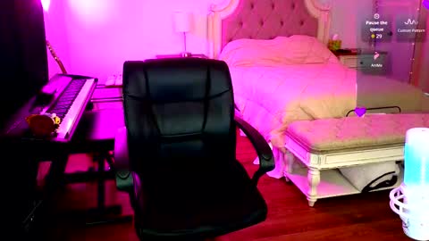 Jasmine Winters online show from February 8, 12:30 pm