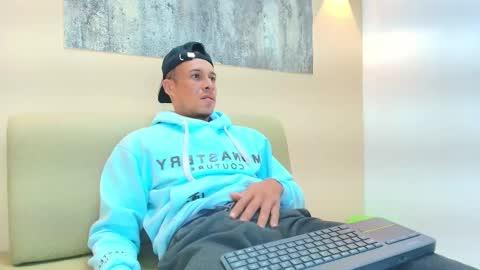 Snapshot of jason_tomas chatting on February 10, 8:24 pm Jason online show from February 10, 8:24 pm