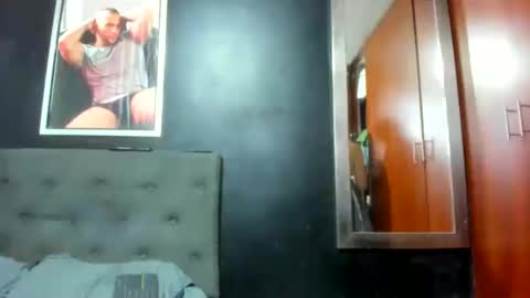 Snapshot of jasonmartiinez chatting on December 26, 6:52 am online show from December 26, 6:52 am