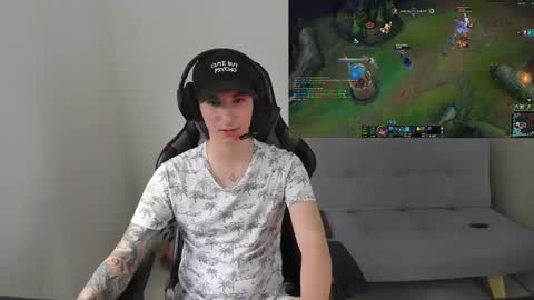 Snapshot of jasper__thompson chatting on December 27, 9:22 pm jasper__thompson online show from December 27, 9:22 pm