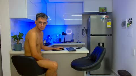 javier288038 online show from April 15, 9:27 am