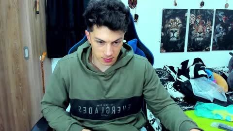 Snapshot of javiersexymann chatting on December 10, 12:28 am Javier online show from December 10, 12:28 am