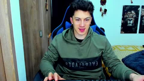 Snapshot of javiersexymann chatting on December 14, 3:51 am Javier online show from December 14, 3:51 am