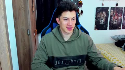 Snapshot of javiersexymann chatting on December 17, 5:36 pm Javier online show from December 17, 5:36 pm