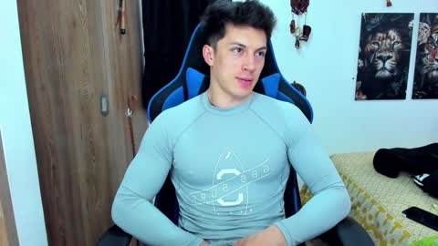 Snapshot of javiersexymann chatting on December 19, 9:17 pm Javier online show from December 19, 9:17 pm