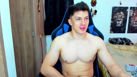 Snapshot of javiersexymann chatting on December 27, 5:59 pm Javier online show from December 27, 5:59 pm