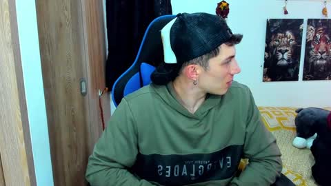 Snapshot of javiersexymann chatting on January 13, 8:37 pm Javier online show from January 13, 8:37 pm