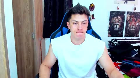 Snapshot of javiersexymann chatting on February 14, 6:51 pm Javier online show from February 14, 6:51 pm