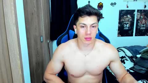 Snapshot of javiersexymann chatting on February 17, 1:25 am Javier online show from February 17, 1:25 am