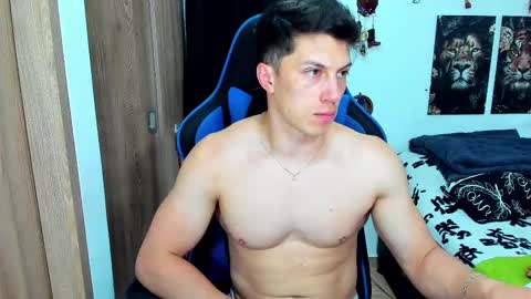 Snapshot of javiersexymann chatting on February 17, 11:42 pm Javier online show from February 17, 11:42 pm