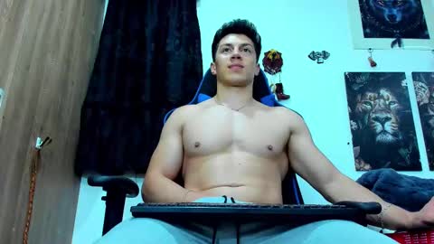 Snapshot of javiersexymann chatting on February 23, 4:17 am Javier online show from February 23, 4:17 am