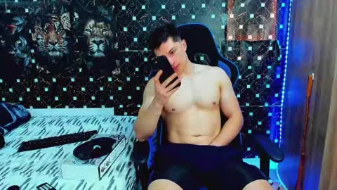 Snapshot of javiersexymann chatting on June 4, 6:25 pm Javier online show from June 4, 6:25 pm