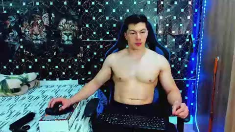 Snapshot of javiersexymann chatting on June 9, 7:03 pm Javier online show from June 9, 7:03 pm