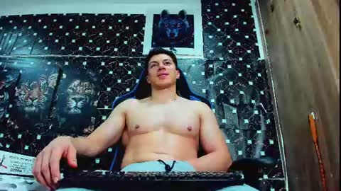 Snapshot of javiersexymann chatting on June 14, 1:25 am Javier online show from June 14, 1:25 am