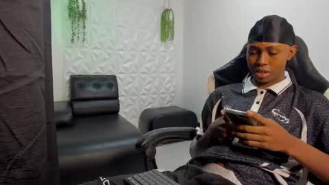 jax_maliq online show from December 1, 1:54 am