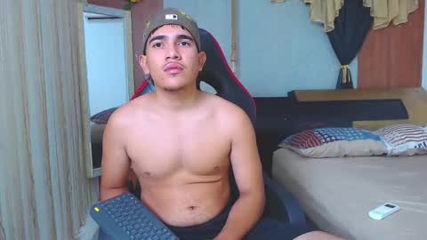 jax_teaddy online show from May 13, 12:19 am