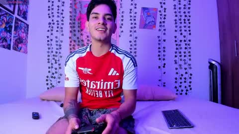 Jax and Jinx online show from April 8, 2:00 am