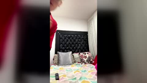 jay_scott_ online show from August 4, 7:55 am
