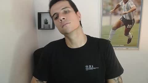 Snapshot of jayalvarrez_ chatting on December 12, 8:10 pm Jay Alvarrez online show from December 12, 8:10 pm