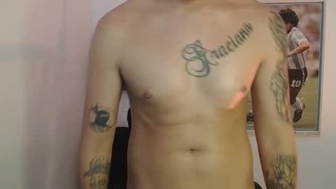 Snapshot of jayalvarrez_ chatting on December 16, 11:18 pm Jay Alvarrez online show from December 16, 11:18 pm