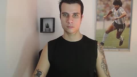 Snapshot of jayalvarrez_ chatting on December 17, 8:43 pm Jay Alvarrez online show from December 17, 8:43 pm