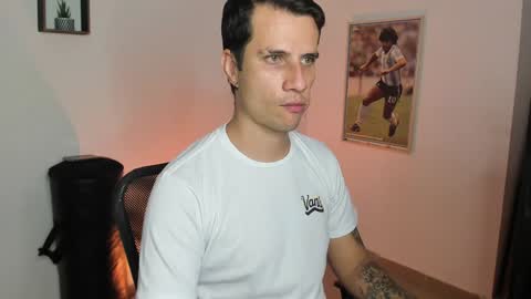 Snapshot of jayalvarrez_ chatting on January 31, 7:08 pm Jay Alvarrez online show from January 31, 7:08 pm