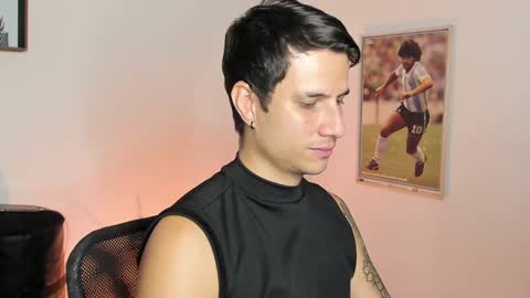 Snapshot of jayalvarrez_ chatting on February 6, 10:10 pm Jay Alvarrez online show from February 6, 10:10 pm