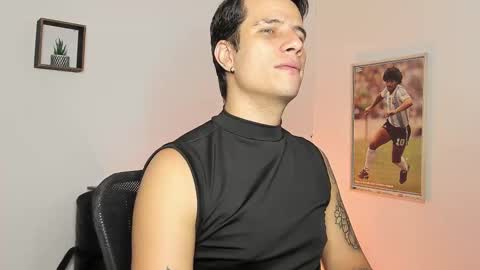 Snapshot of jayalvarrez_ chatting on February 14, 8:26 pm Jay Alvarrez online show from February 14, 8:26 pm