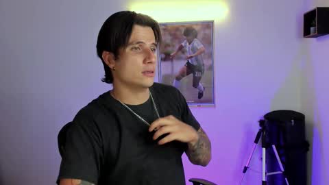 Snapshot of jayalvarrez_ chatting on September 15, 8:53 pm Jay Alvarrez online show from September 15, 8:53 pm