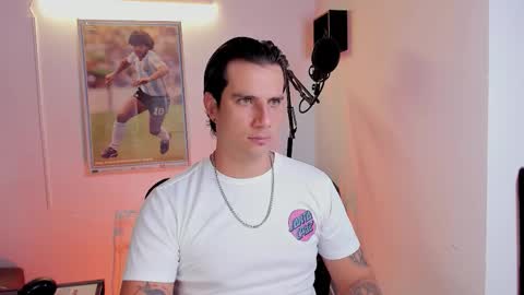 Snapshot of jayalvarrez_ chatting on October 19, 6:41 pm Jay Alvarrez online show from October 19, 6:41 pm