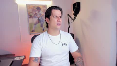 Snapshot of jayalvarrez_ chatting on October 26, 8:04 pm Jay Alvarrez online show from October 26, 8:04 pm