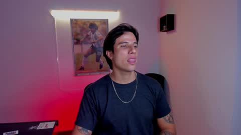 Snapshot of jayalvarrez_ chatting on November 15, 8:16 pm Jay Alvarrez online show from November 15, 8:16 pm