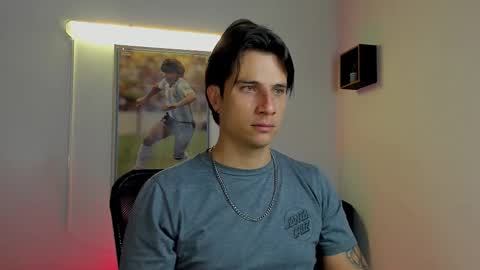 Snapshot of jayalvarrez_ chatting on December 13, 8:47 pm Jay Alvarrez online show from December 13, 8:47 pm