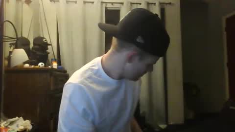 Snapshot of jaybrik92 chatting on November 23, 7:19 am Jlio Delgauto online show from November 23, 7:19 am