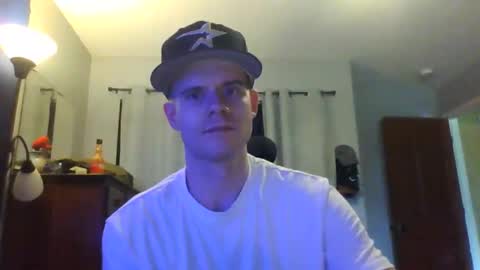 Snapshot of jaybrik92 chatting on April 29, 4:33 pm Jlio Delgauto online show from April 29, 4:33 pm