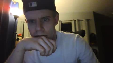 Snapshot of jaybrik92 chatting on May 11, 2:17 am Jlio Delgauto online show from May 11, 2:17 am