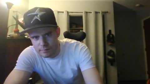 Snapshot of jaybrik92 chatting on June 15, 2:14 am Jlio Delgauto online show from June 15, 2:14 am