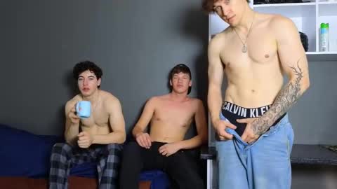 Snapshot of jaycex_69 chatting on December 3, 7:32 am THE HOUSE online show from December 3, 7:32 am