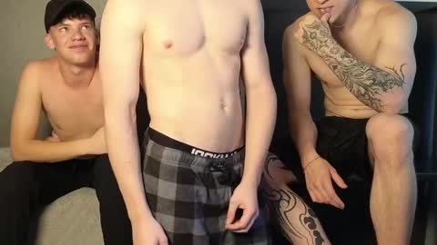 Snapshot of jaycex_69 chatting on December 9, 6:45 am THE HOUSE online show from December 9, 6:45 am