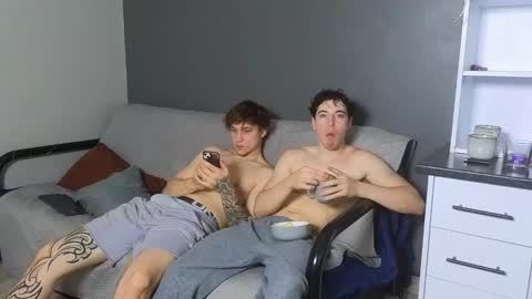 Snapshot of jaycex_69 chatting on December 17, 8:56 am THE HOUSE online show from December 17, 8:56 am